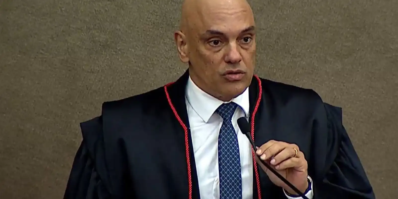 moraes-manda-ouvir-mourao-sobre-ligacao-de-bolsonaro