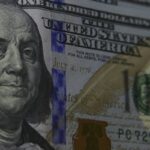 dolar-cai-para-r$-5,63-com-espera-de-medidas-alternativas-ao-iof