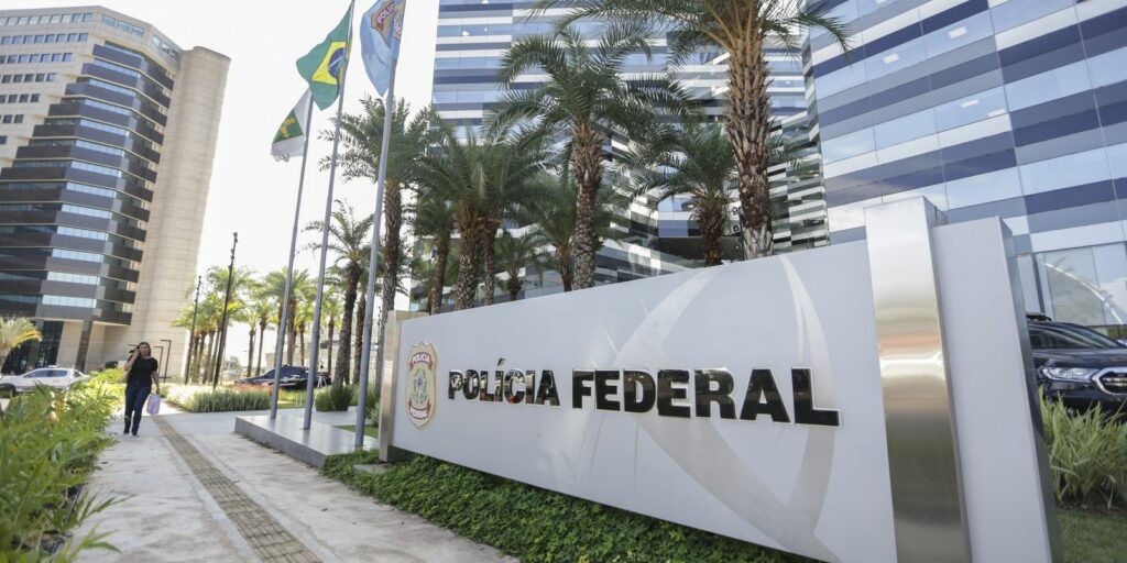 bolsonaro-afirma-que-deu-r$-2-milhoes-a-filho-que-esta-nos-eua