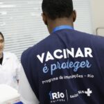 com-apenas-22%-de-cobertura,-rio-comeca-vacinacao-volante-contra-gripe