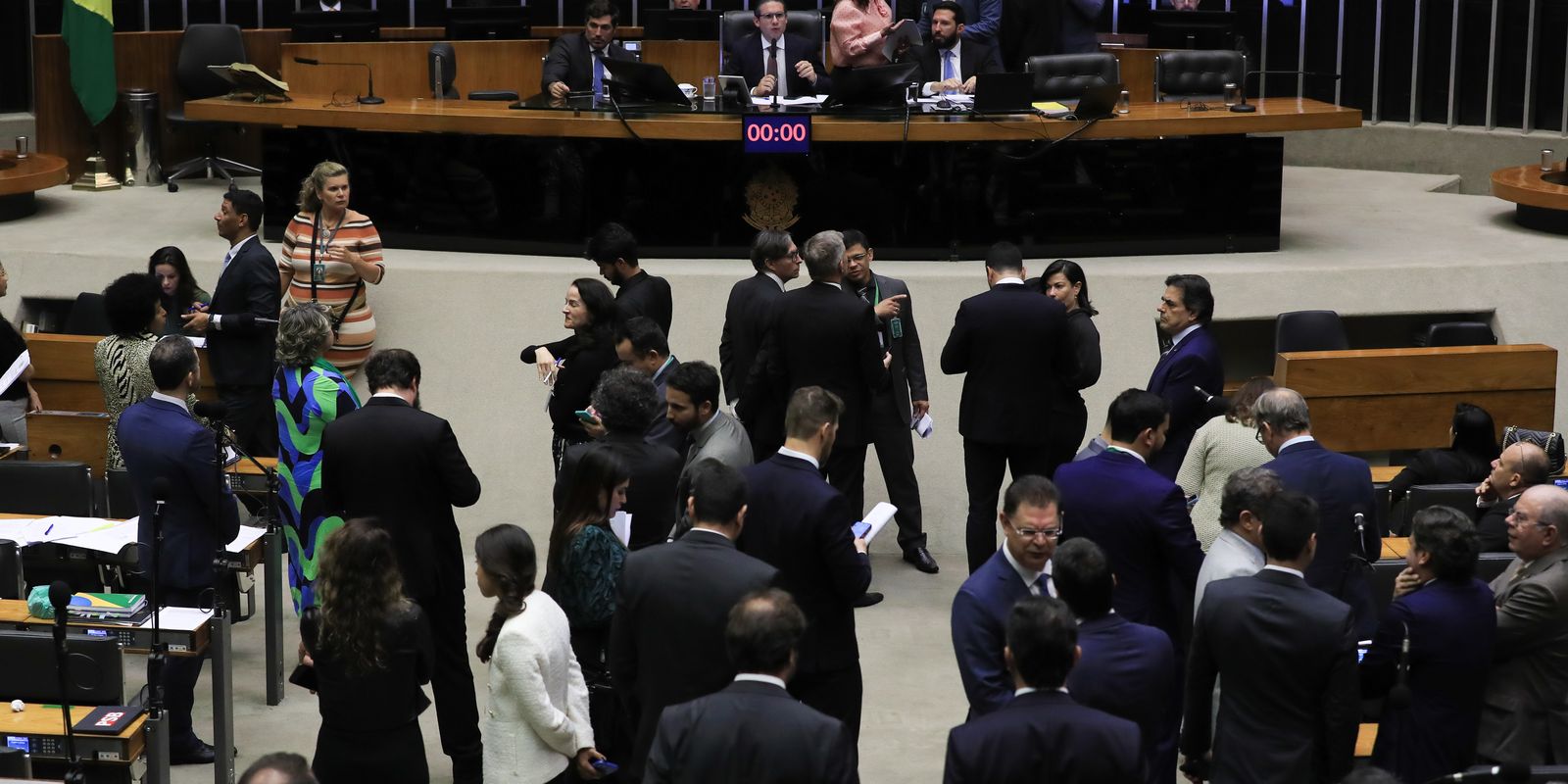 governo-nao-sabe-se-vai-ao-supremo-por-iof,-diz-agu