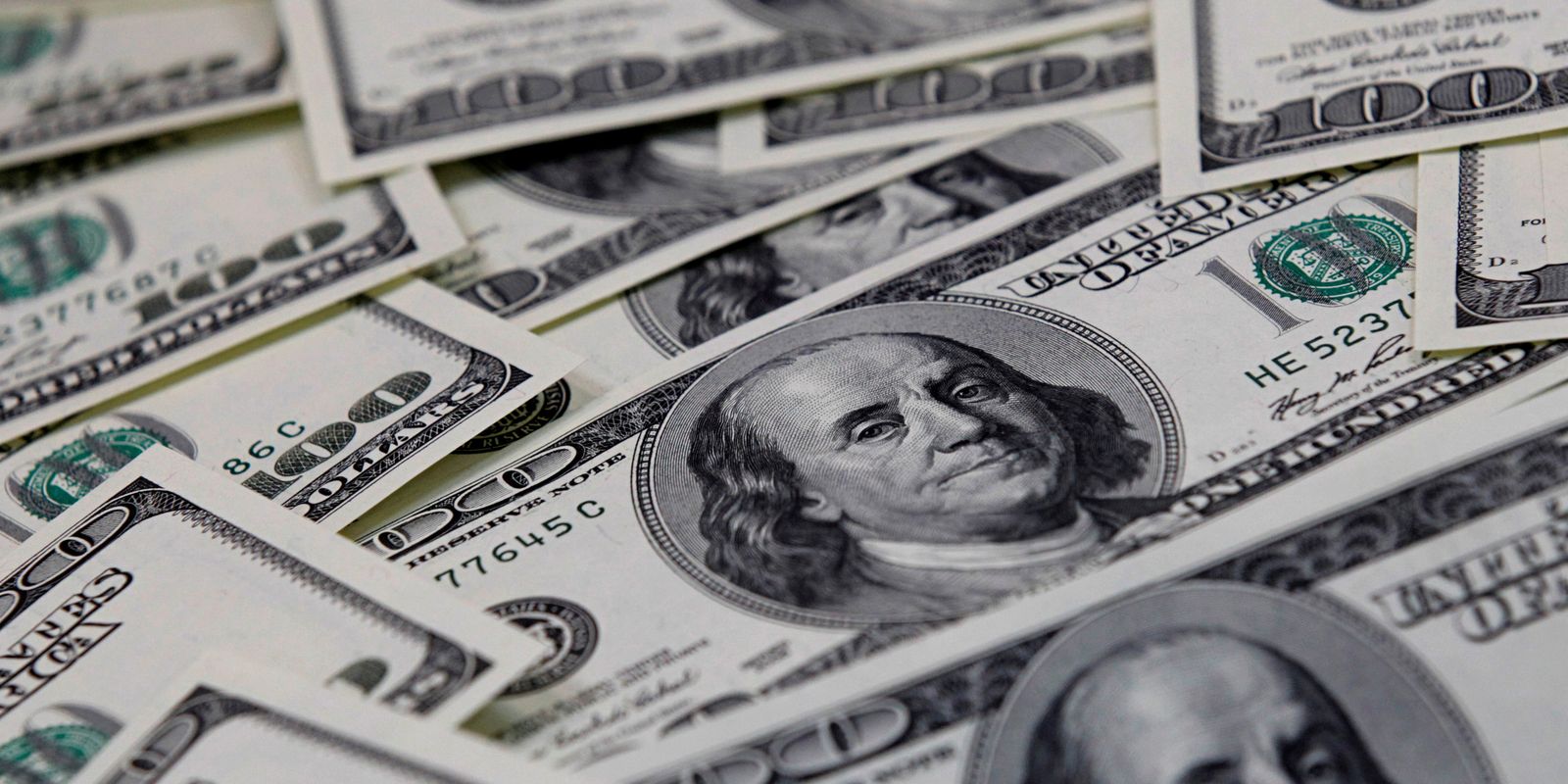 dolar-sobe-para-r$-5,54,-mas-fecha-distante-da-maxima-do-dia