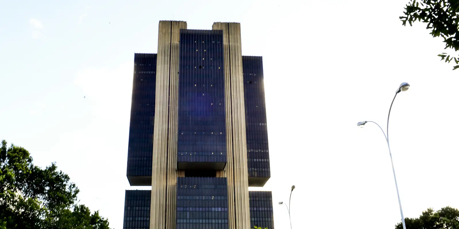 bc-so-publicara-nova-carta-em-abril,-caso-ipca-continue-acima-do-teto