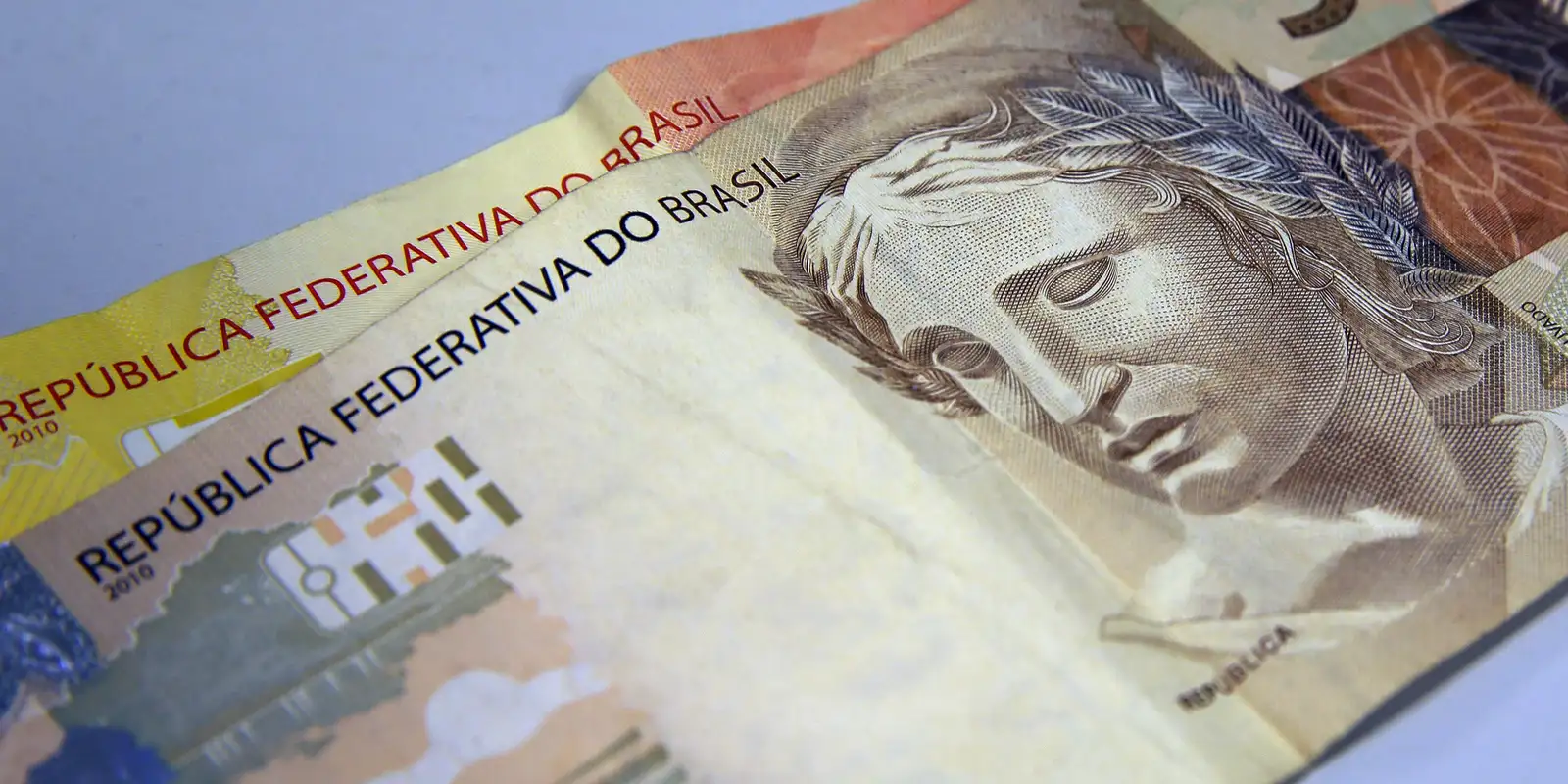 caixa-libera-abono-salarial-para-nascidos-em-setembro-e-outubro