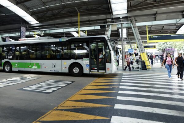 servidor-publico-e-acusado-de-ser-um-dos-depredadores-de-onibus-em-sp