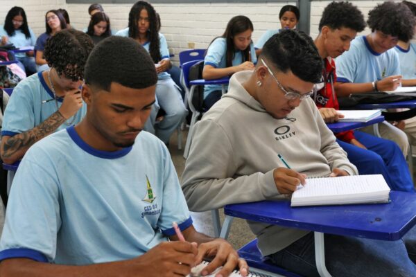 pe-de-meia:-nascidos-em-maio-e-junho-recebem-quinta-parcela
