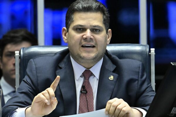 com-plenario-obstruido,-senado-tera-sessao-remota,-diz-alcolumbre