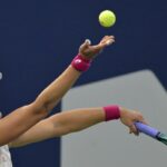 bia-haddad-sofre,-mas-vence-britanica-kartal-em-estreia-no-us-open