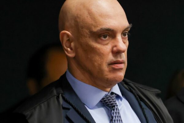 moraes-autoriza-bolsonaro-a-receber-tarcisio-e-outros-aliados-em-casa