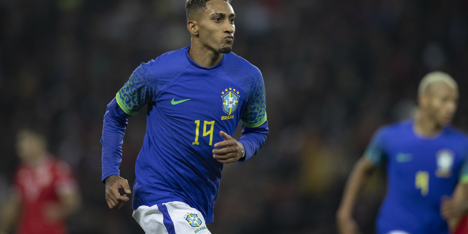 raphinha-e-vinicius-junior-sao-indicados-ao-premio-bola-de-ouro