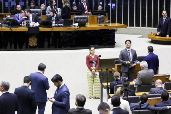 camara-aprova-bonus-para-servidor-do-inss-por-revisao-de-beneficios