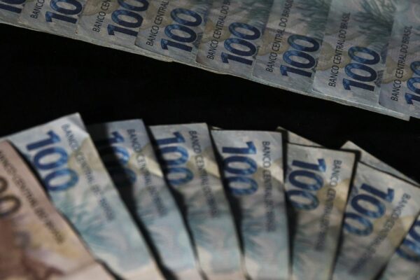 saques-da-poupanca-superam-depositos-em-r$-6,25-bilhoes-em-julho