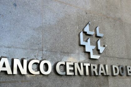 contas-publicas-tem-deficit-de-r$-17,3-bilhoes-em-agosto