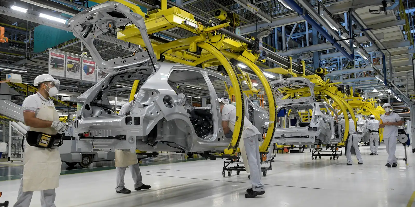 producao-industrial-recua-0,2%-em-julho-e-acumula-efeitos-do-juro-alto