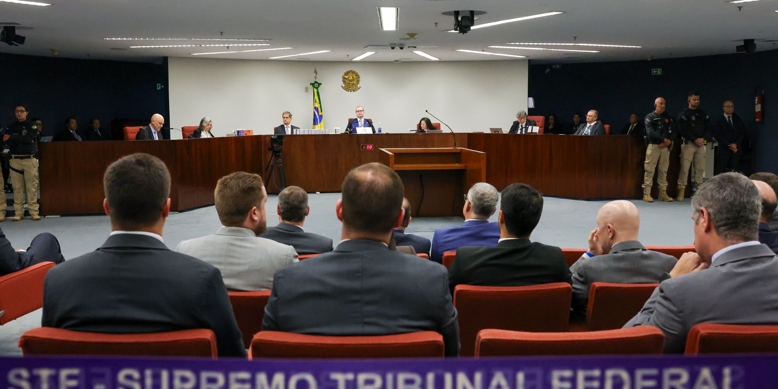ao-vivo:-stf-retoma-julgamento-de-bolsonaro;-dino-e-o-segundo-a-votar 