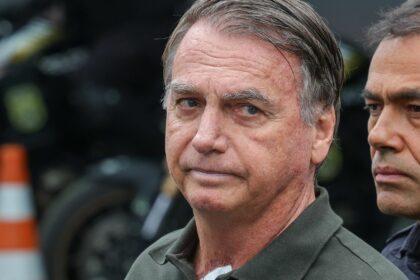 apos-retirada-de-lesoes-da-pele,-bolsonaro-volta-a-prisao-domiciliar