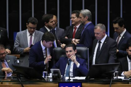 pec-da-blindagem-e-aprovada-por-deputados-e-vai-ao-senado 