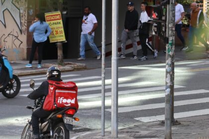 fachin-marca-votacao-de-vinculo-entre-motoristas-e-apps-para-30-dias