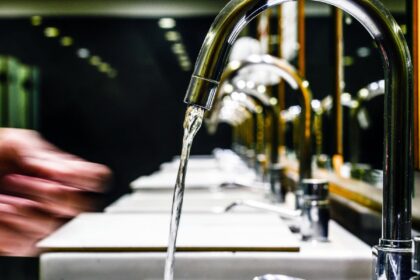 desperdicio:-97%-da-agua-que-poderia-ser-reutilizada-e-jogada-fora