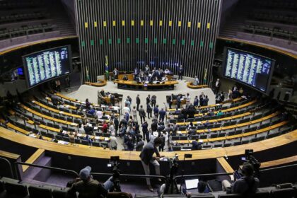 camara-aprova-urgencias-para-votacao-de-projetos-com-foco-em-educacao