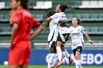 com-tecnica-brasileira,-colo-colo-vai-a-semi-da-libertadores-feminina