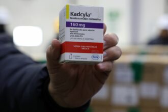 brasil-recebe-lote-de-medicamento-para-tratar-cancer-de-mama-no-sus