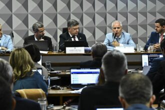 ex-presidente-do-inss-se-nega-a-responder-perguntas-de-relator-da-cpi 