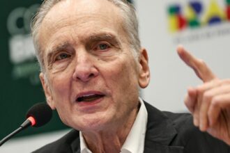 pre-cop:-economista-defende-transicao-energetica-urgente
