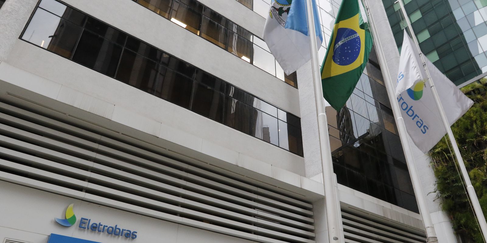 eletrobras-vende-participacao-na-eletronuclear-para-o-grupo-j&f