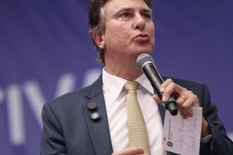 ministro-da-educacao-diz-que-professor-tem-que-ser-bem-remunerado
