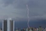 ventos-fortes-em-sp-derrubam-cobertura-de-arena-e-deixam-8-feridos
