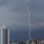 ventos-fortes-em-sp-derrubam-cobertura-de-arena-e-deixam-8-feridos