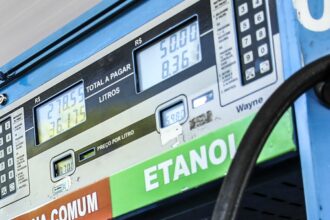 petrobras-reduz-preco-da-gasolina-em-4,9%-a-partir-de-terca-feira
