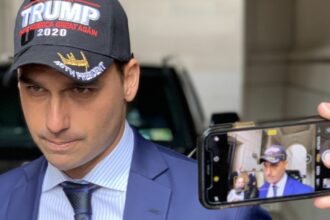 moraes-diz-que-eduardo-bolsonaro-cria-dificuldades-para-ser-notificado