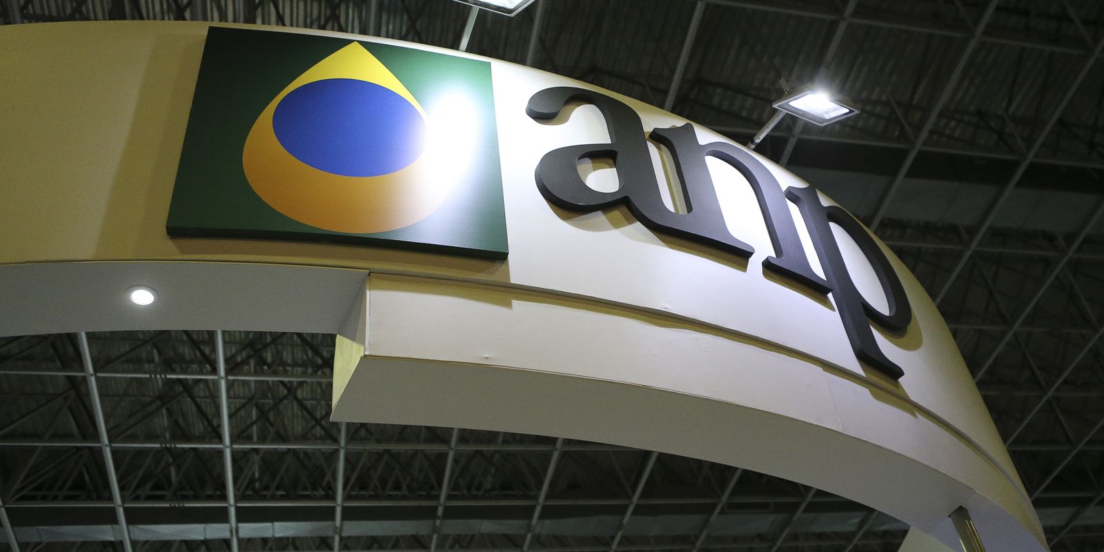 anp-autoriza-funcionamento-parcial-da-refit
