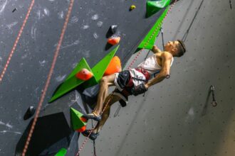 eduardo-schaus-leva-bronze-na-copa-do-mundo-de-paraescalada-na-franca