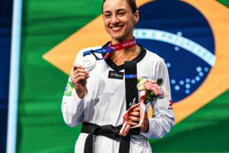 milena-titoneli-e-prata-no-mundial-de-taekwondo,-o-3o-podio-do-brasil