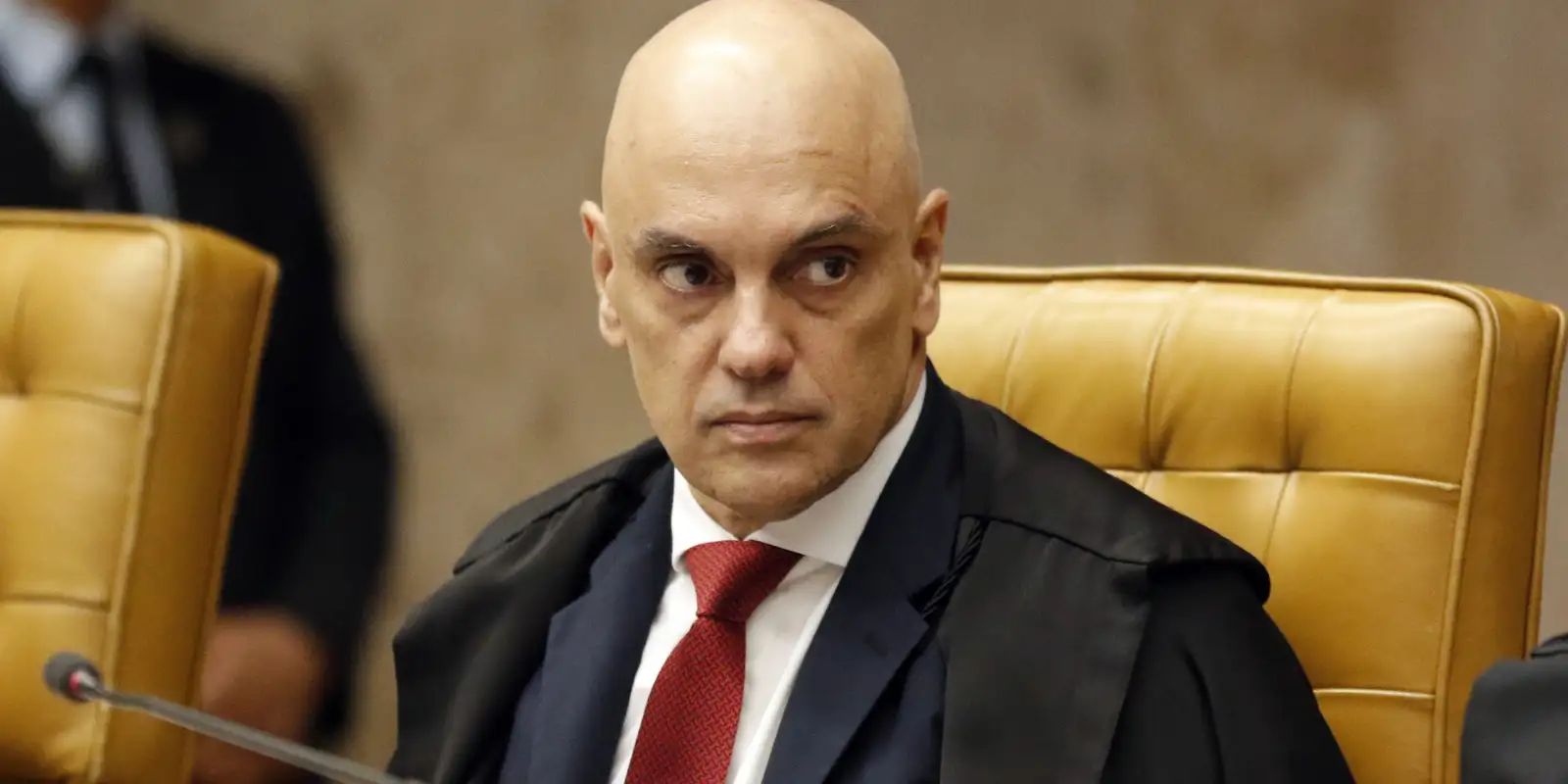 moraes-pede-que-filipe-martins-explique-perda-do-sinal-da-tornozeleira