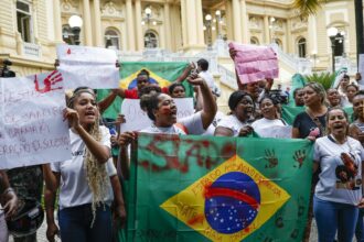 moradores-do-rio-protestam-contra-mortes-na-operacao-contencao