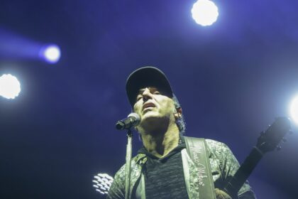 prestes-a-completar-60-anos,-zeca-baleiro-lanca-coletanea-de-musicas