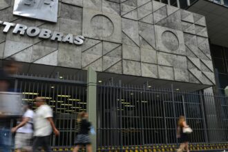 petrobras-destitui-diretor-de-area-que-vendeu-gas-com-100%-de-agio