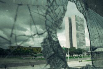 petra-costa-e-finalista-em-categoria-do-premio-emmy-de-documentarios