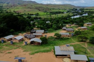 cacique-indigena-usa-literatura-para-exaltar-povos-originarios