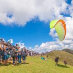 manifestantes-fazem-abraco-simbolico-na-serra-da-moeda,-em-mg