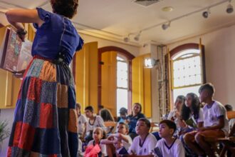 novas-tecnologias-impactam-habito-de-contacao-de-historias