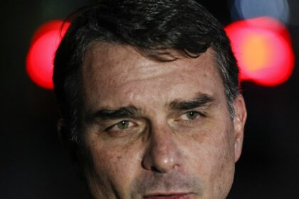 flavio-bolsonaro-admite-cobranca-a-vorcaro,-mas-nega-crime