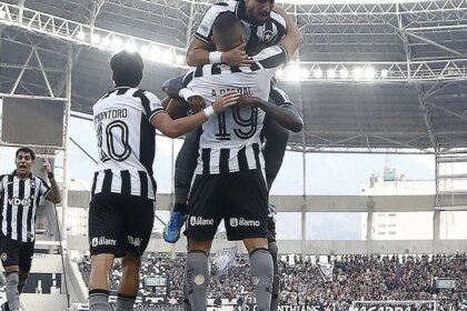 botafogo-vence-corinthians-pelo-brasileirao-com-tres-de-arthur-cabral