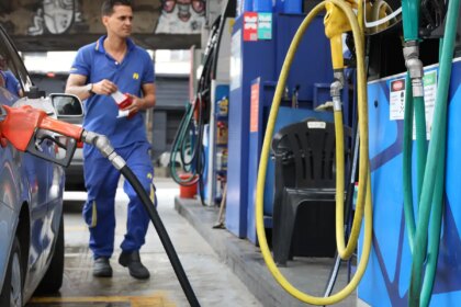 governo-propoe-subvencao-da-gasolina-em-r$-0,44-por-litro