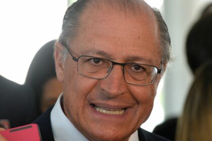 e-factoide-do-cla-bolsonaro-para-desviar-do-caso-master,-diz-alckmin