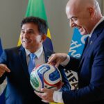 ministro-do-esporte-entrega-marco-regulatorio-da-copa-feminina-a-fifa